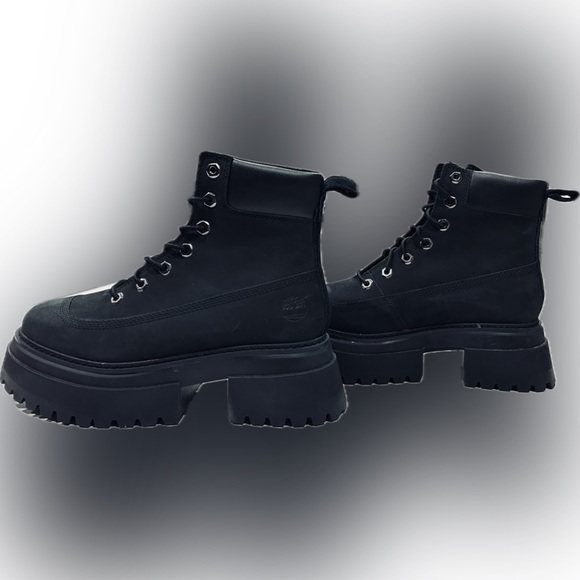 NWOB Timberland SZ 7.5 Sky 6 lace up lug boot, 2.5” heel, leather upper. - Picture 1 of 10